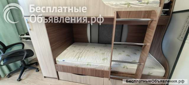 Двуспальная кровать десткая с матрасами