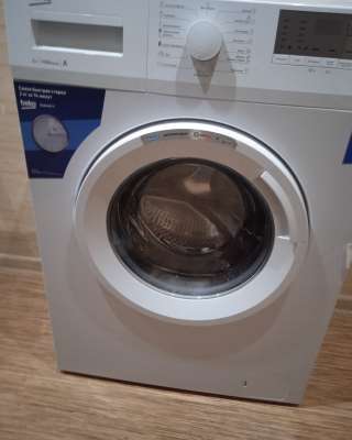 Новую стиральную машину BEKO узкую