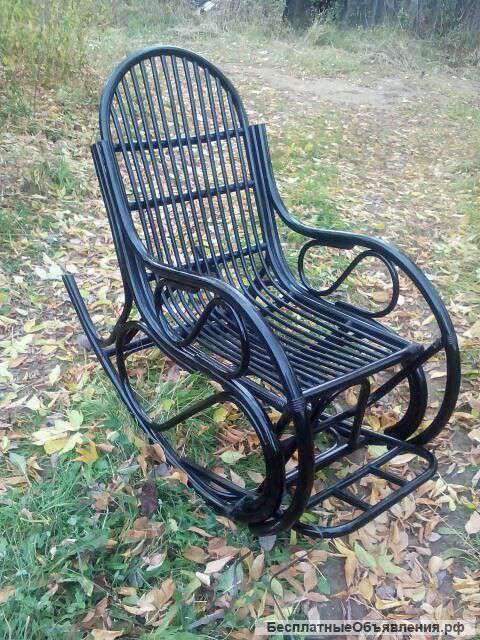 Деревянное кресло-качалка