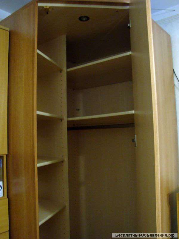 Шкаф угловой с зеркалом