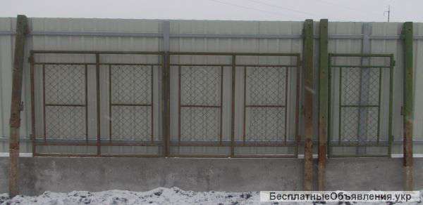 Ворота распашные для забора с калиткой и столбами б/у