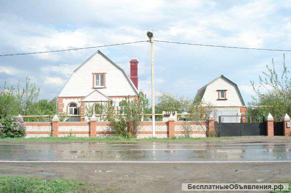 Двуэтажный кирпичный благоустроенный коттэдж