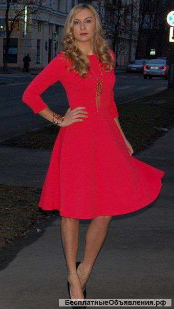 Яркое платье