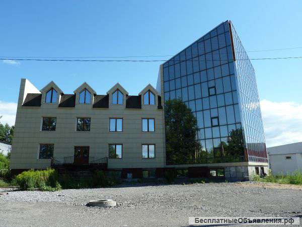 Земельный участок с офисными зданиями