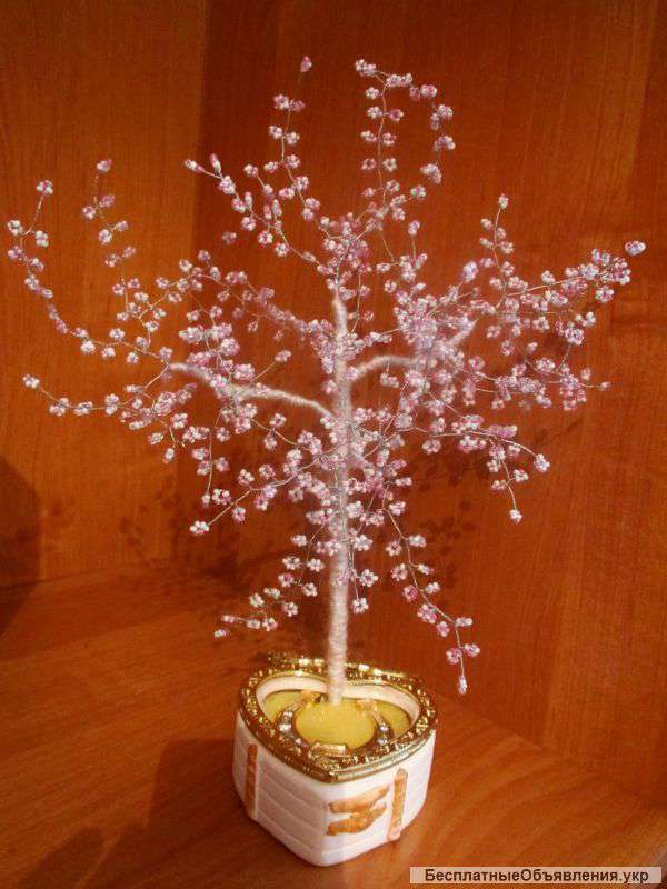Цветущая сакура из бисера