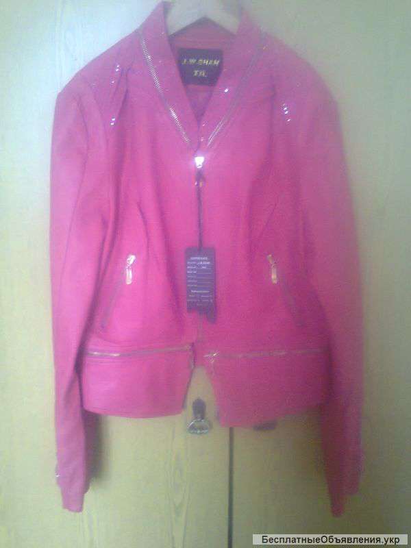 Нова жіноча куртка з екошкіри