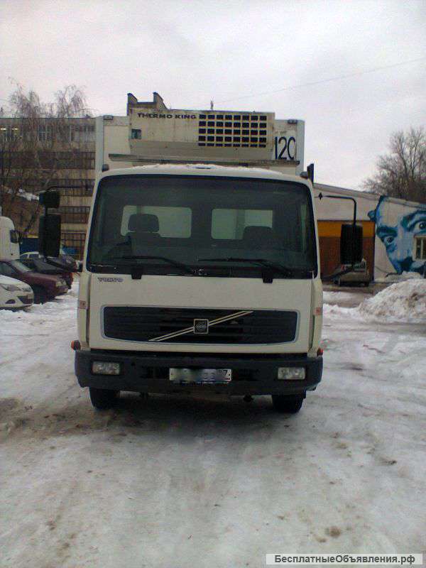 Грузовик Вольво с рефом