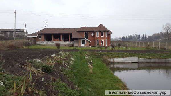 Дом с басейном