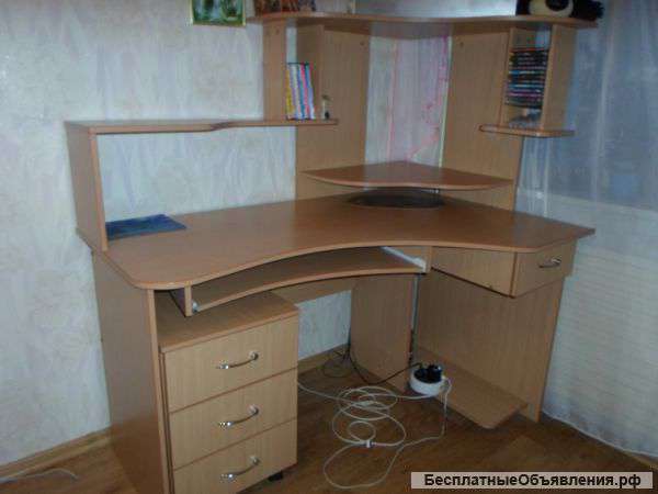 Компьютерный стол