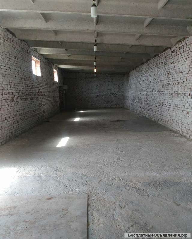 Сдается склад с эстакадой в ст. Медведовской (32км от Краснодара). Собственник.