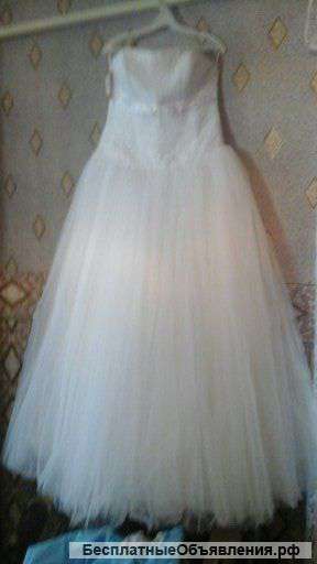 Свадебное платье,фату,три кольца на платье