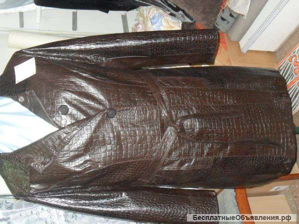 Плащ кожаный под рептилию