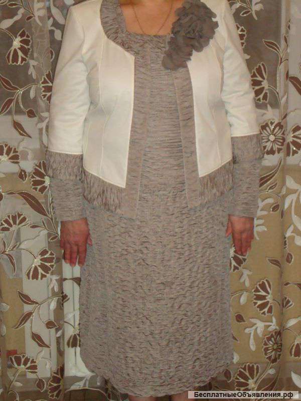 Красивый костюм: платье+ жакет