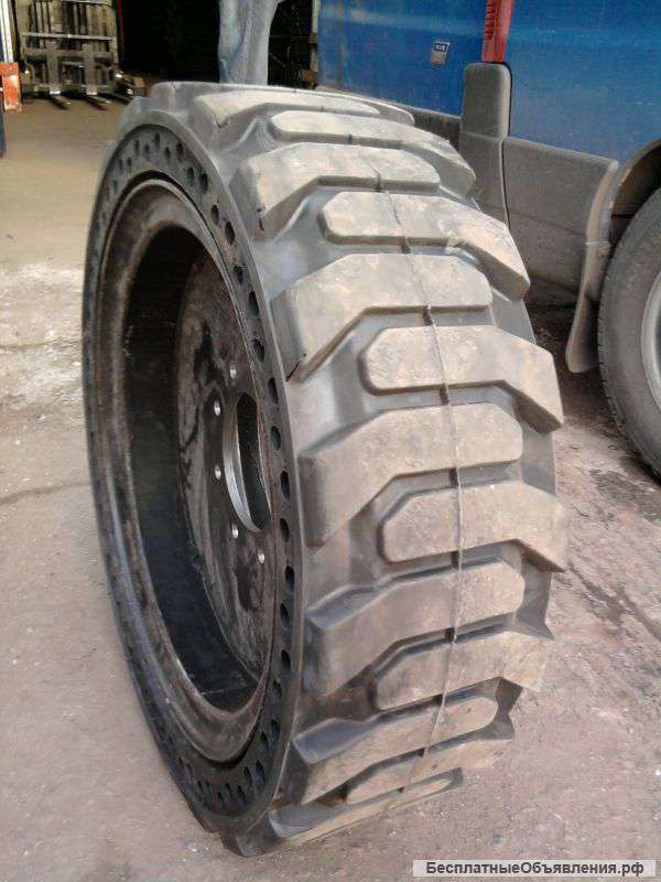 Шины на мини погрузчики с разными рисунками протекторов( шина 14-17.5, 12-16.5, 10-16.5)