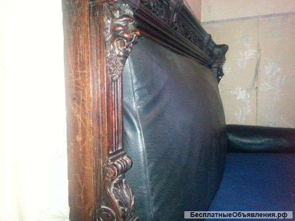 Антикварный диван