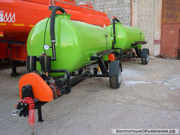 Тракторный полуприцеп-цистерна (ассенизатор)