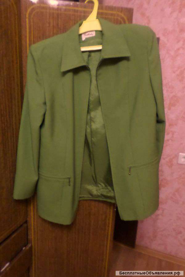 Пиджак женский зелёного цвета б/у