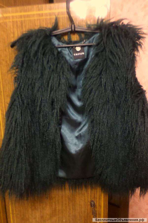 Безрукавка женская из искусственного меха б/у