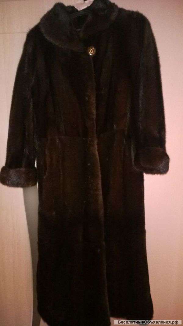 Две норковые шубы по цене одной