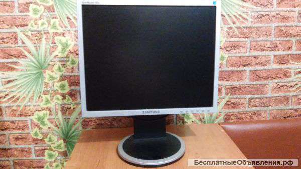 Монитор 18" Samsung