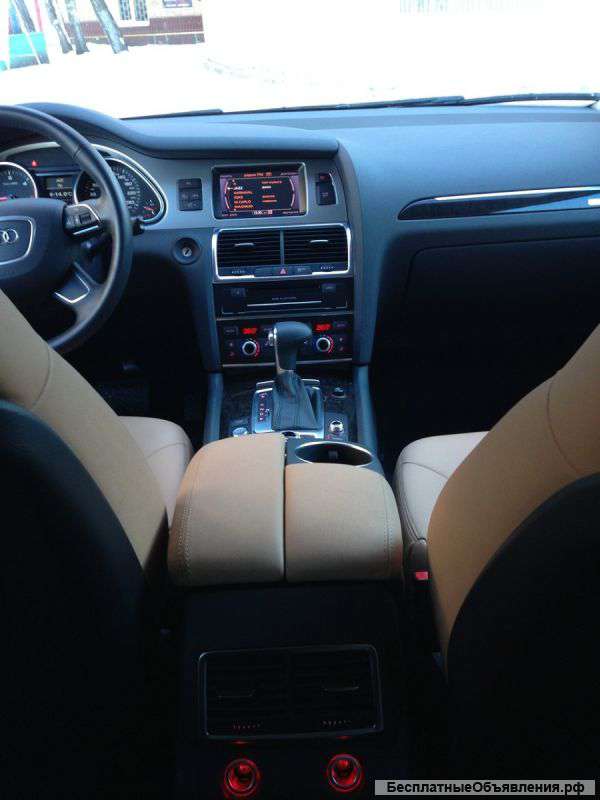 Надежный и красивый AUDI Q7 2013 г