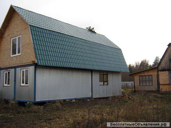 Участок с постройками