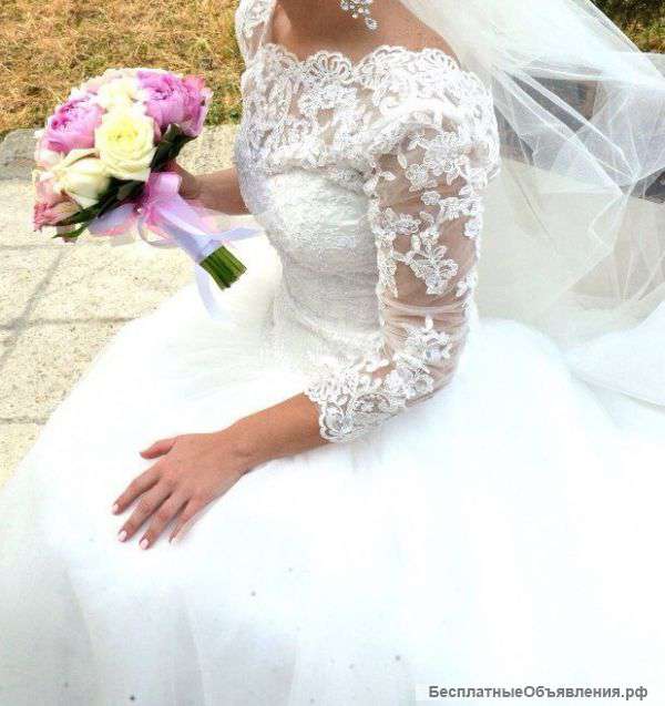 Свадебное платье со шлейфом