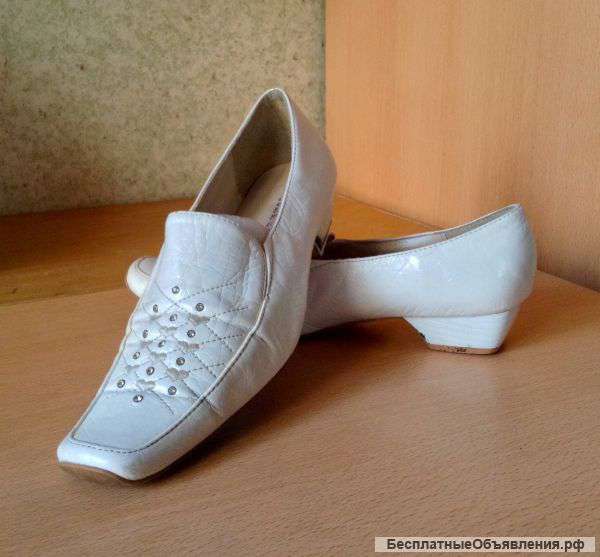 Туфли белые