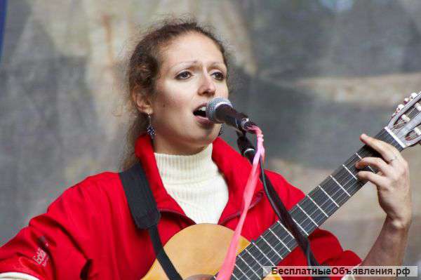 Игра на гитаре и вокал