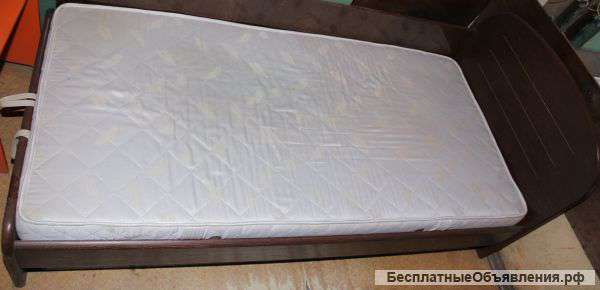 Кровать с матрасом