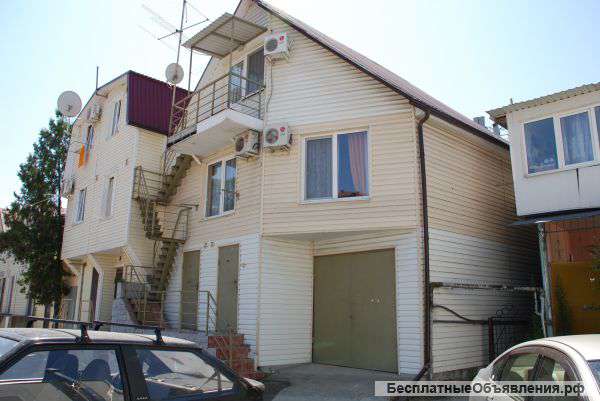 Жилой гараж-эллинг около моря