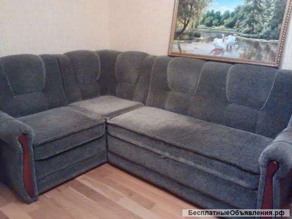 Диван угловой практичный