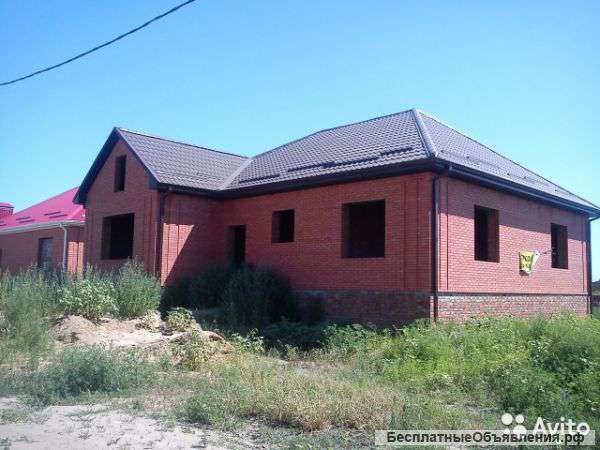 В г.Кропоткине по ул.Привольной коттедж без отделки 140 кв.м.