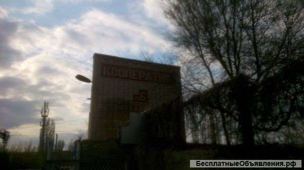 Обустроенный гаражный бокс рядом со сторожкой