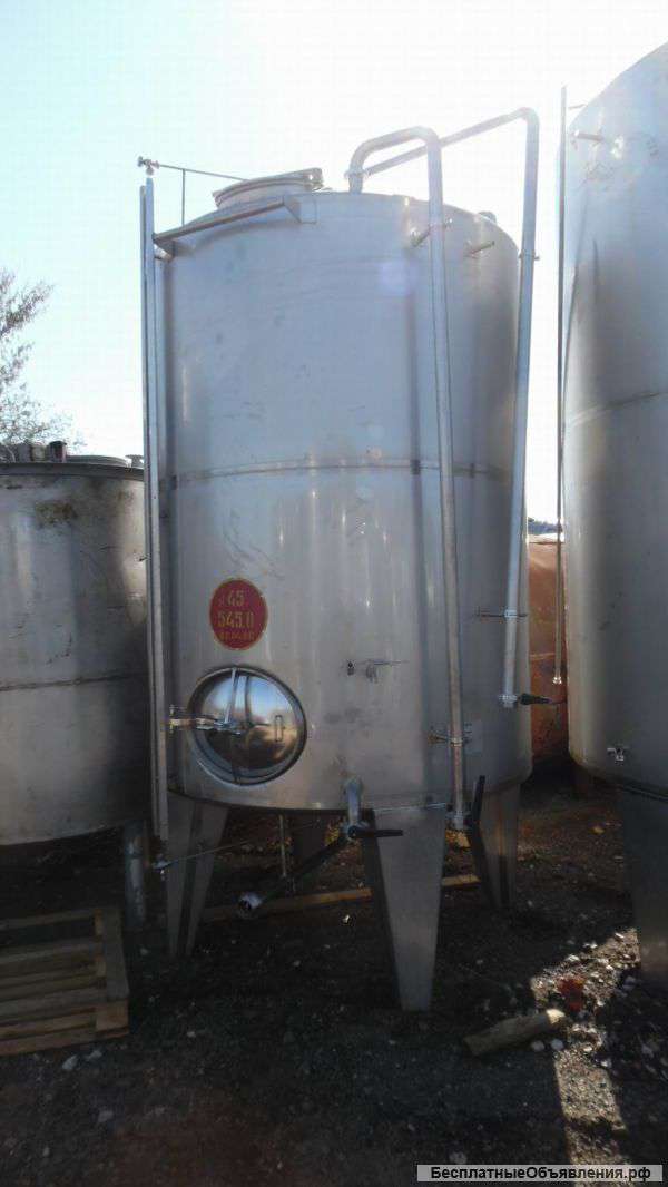 Емкости нержавеющие, объем 5 куб.м., вертикального исполнения. Два люка.
