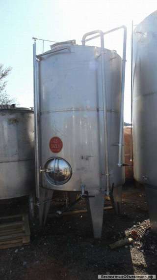 Емкости нержавеющие, объем 5 куб.м., вертикального исполнения. Два люка.