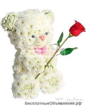 Фигура из цветов Мишка с розой