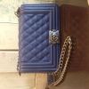 Сумку chanel boy синюю