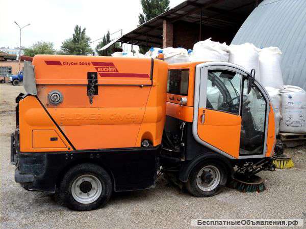 Подметально-уборочная машина Bucher CC 2020