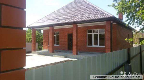 Красивый дом с террасой