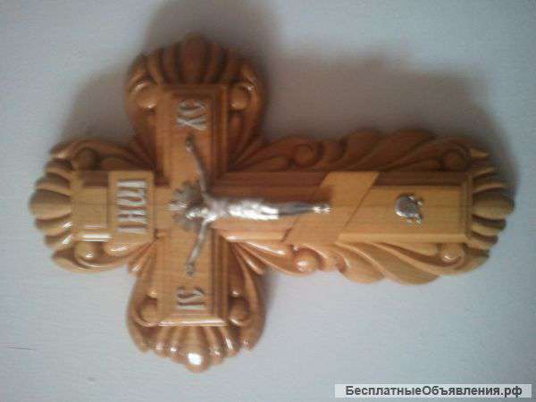 Деревянный крест с серебряными вставками