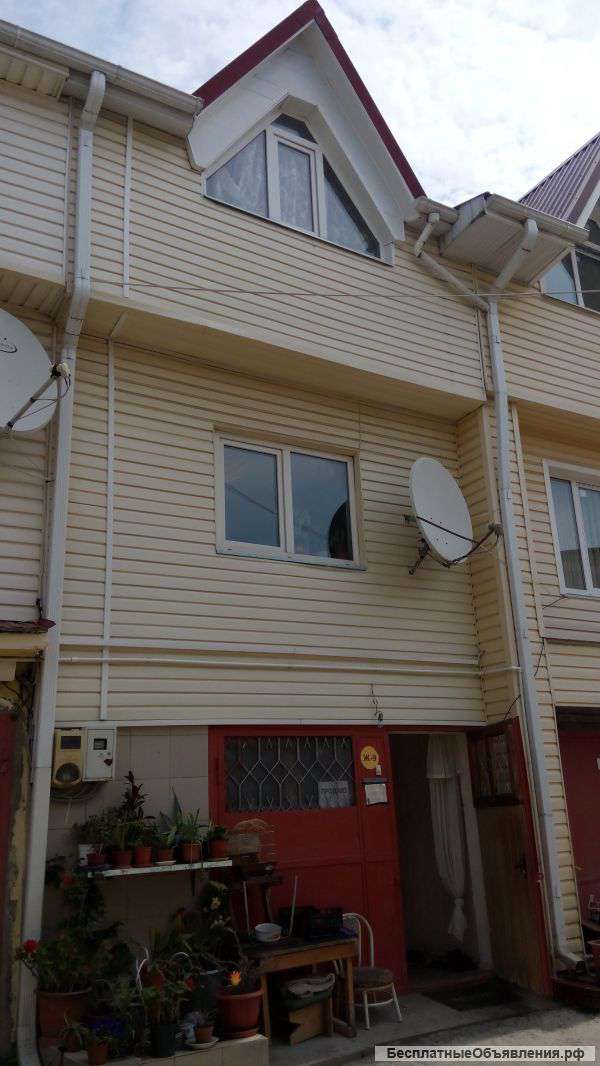 Дом-жилой трехэтажный гараж