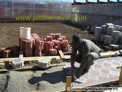 Укладка тротуарной плитки под ключ с материалом