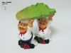 Подставка для бутылки, 2 повара, бутылка над головой