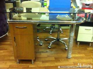 Маникюрный столик