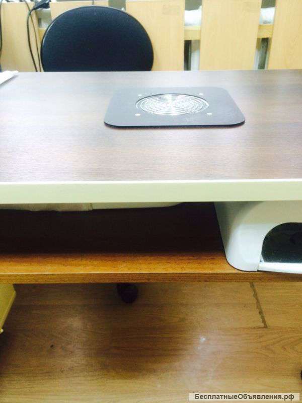 Маникюрный стол
