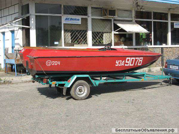 Лодку стеклопластиковую сделанную на заказ