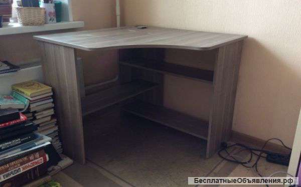 Письменный компьютерный рабочий стол