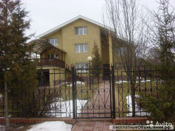 Ленинградское шоссе 60 км. Сдается коттедж на праздники выходные и будни,по посуточно.