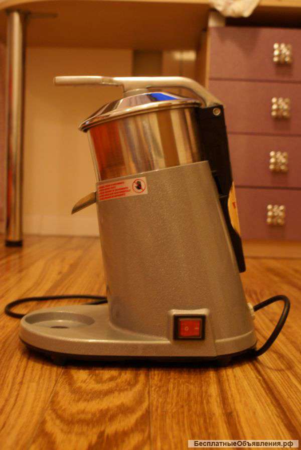 Электрическая соковыжималка vema SP2072L